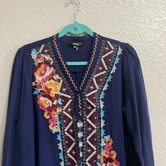 Andree by Unit Long Sleeve Boho Embroidered Floral Top Asymmetrical Hem Tunic - Picture 4 of 9